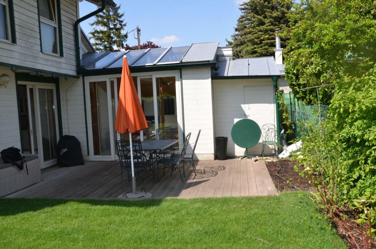 House At Lake "Alte Donau" In Wina Bagian luar foto