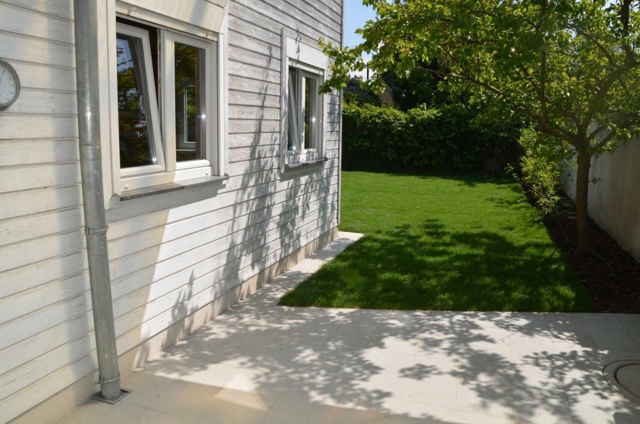 House At Lake "Alte Donau" In Wina Bagian luar foto