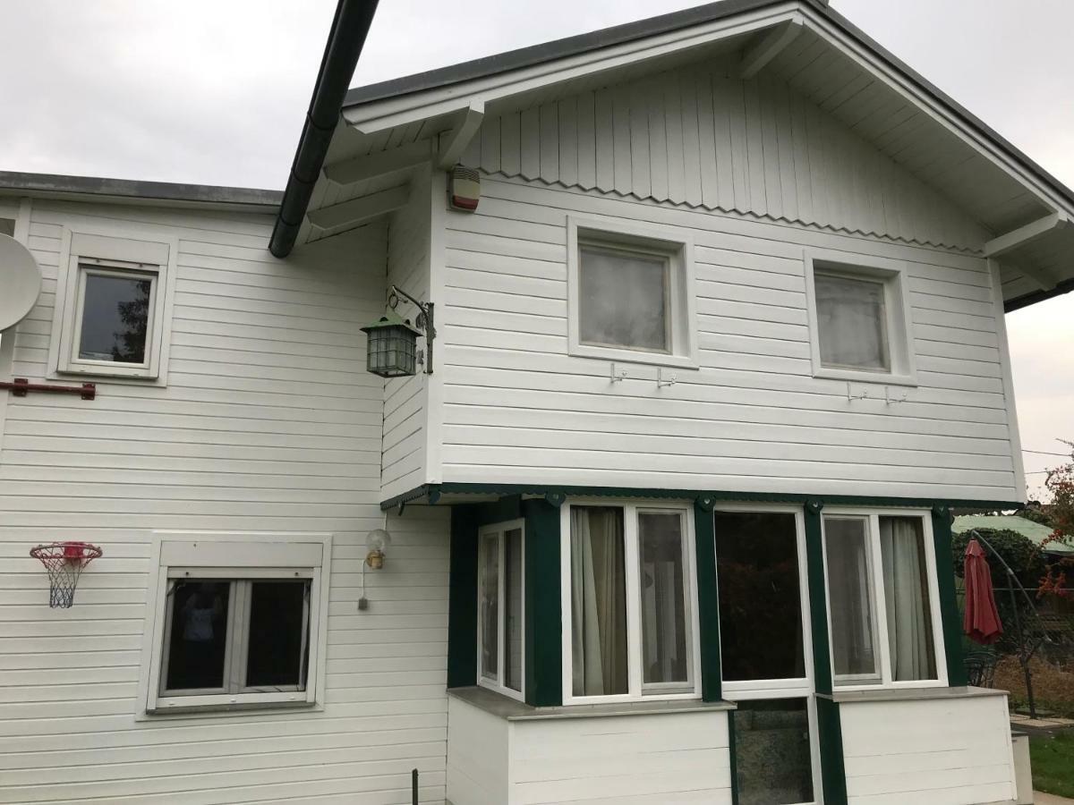 House At Lake "Alte Donau" In Wina Bagian luar foto